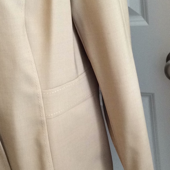 NWOT. Ladies lined jacket. - Picture 5 of 8